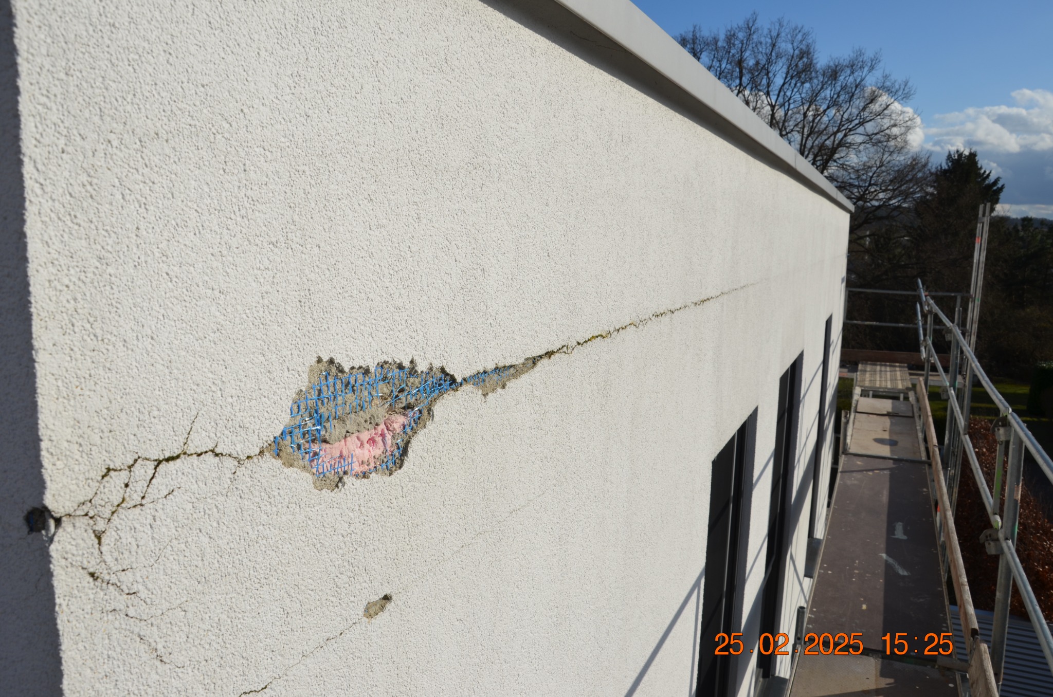 Schadensdetail an einem Gebäude